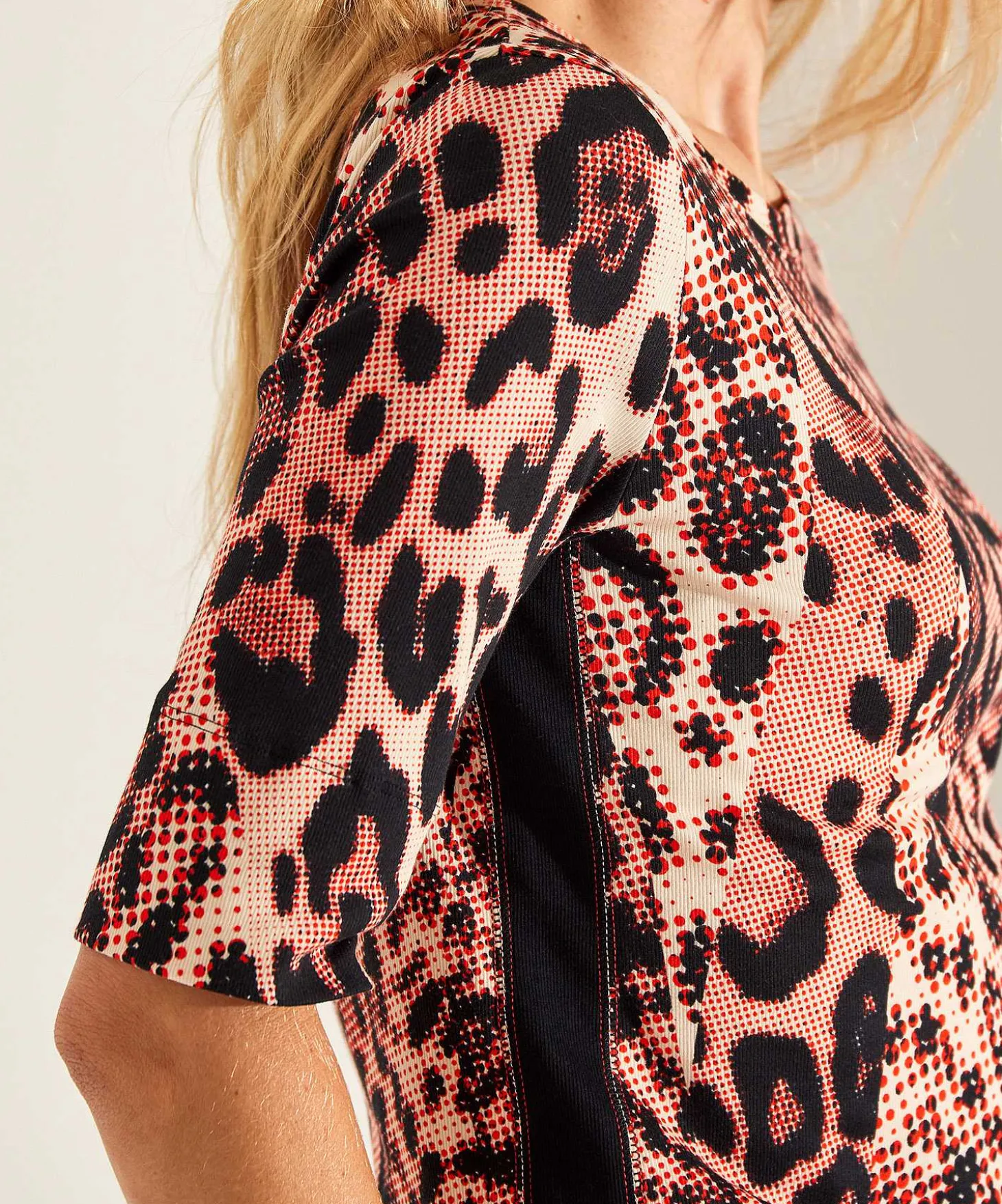 marc_cain_sports_shirt_ri_3-3.webp Shirt Rib Jersey Panther Print*Marc Cain Sports Best Sale