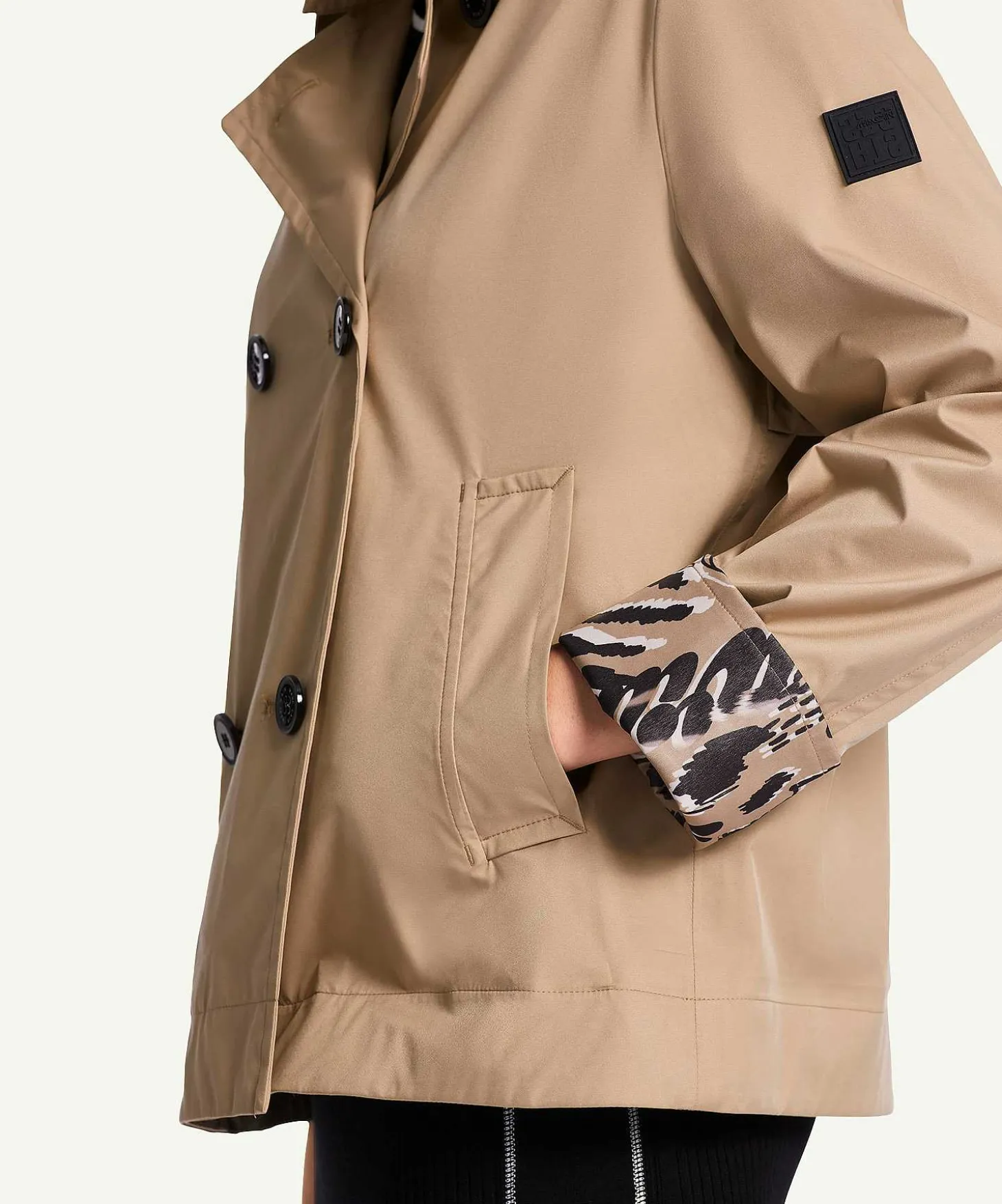 marc_cain_sports_short_ja_1.webp Short Jacket Double-Breasted With Bucket Hat*Marc Cain Sports New