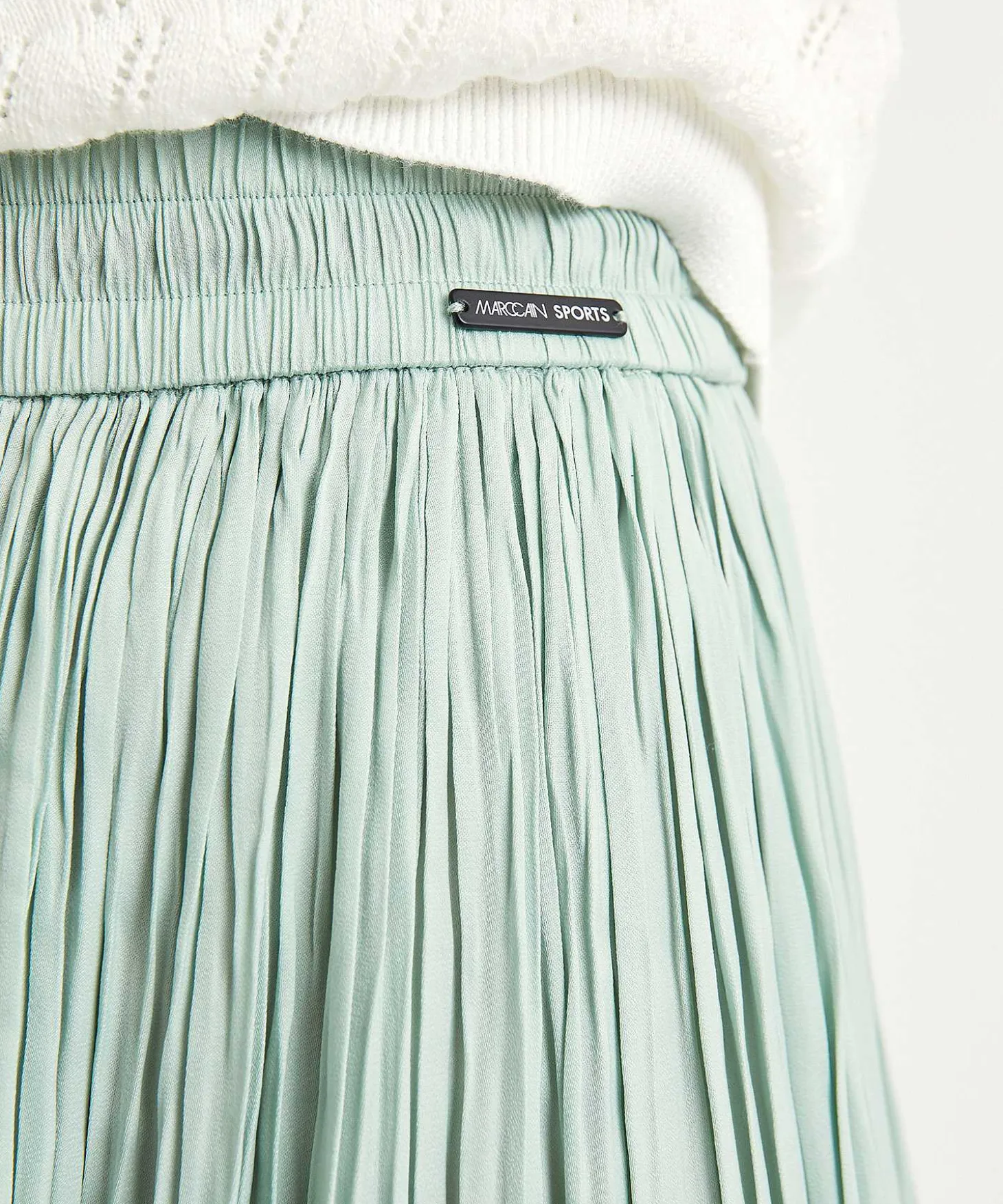 marc_cain_sports_silky_pl_3-1.webp Silky Pleated Skirt*Marc Cain Sports Fashion