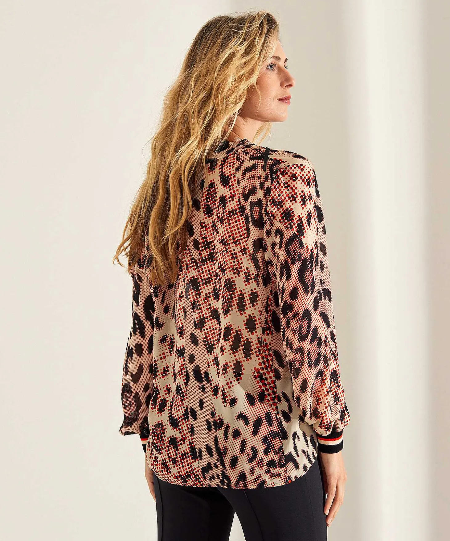 marc_cain_sports_voile_bl_2.webp Voile Blouse Panther Print*Marc Cain Sports Store