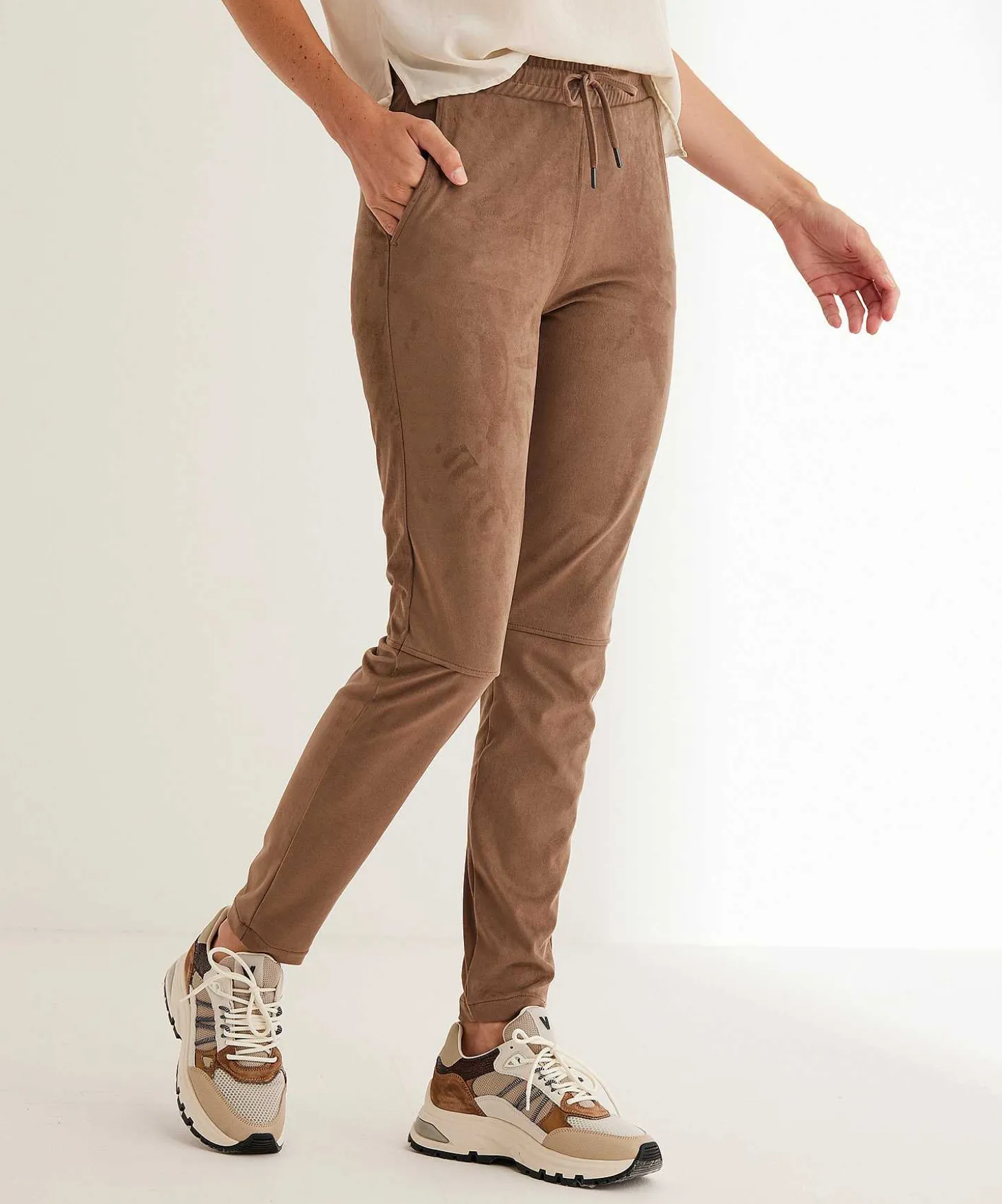 moscow_suedine_jogger_ber_0.webp Suedine Jogger Berlind*Moscow Best