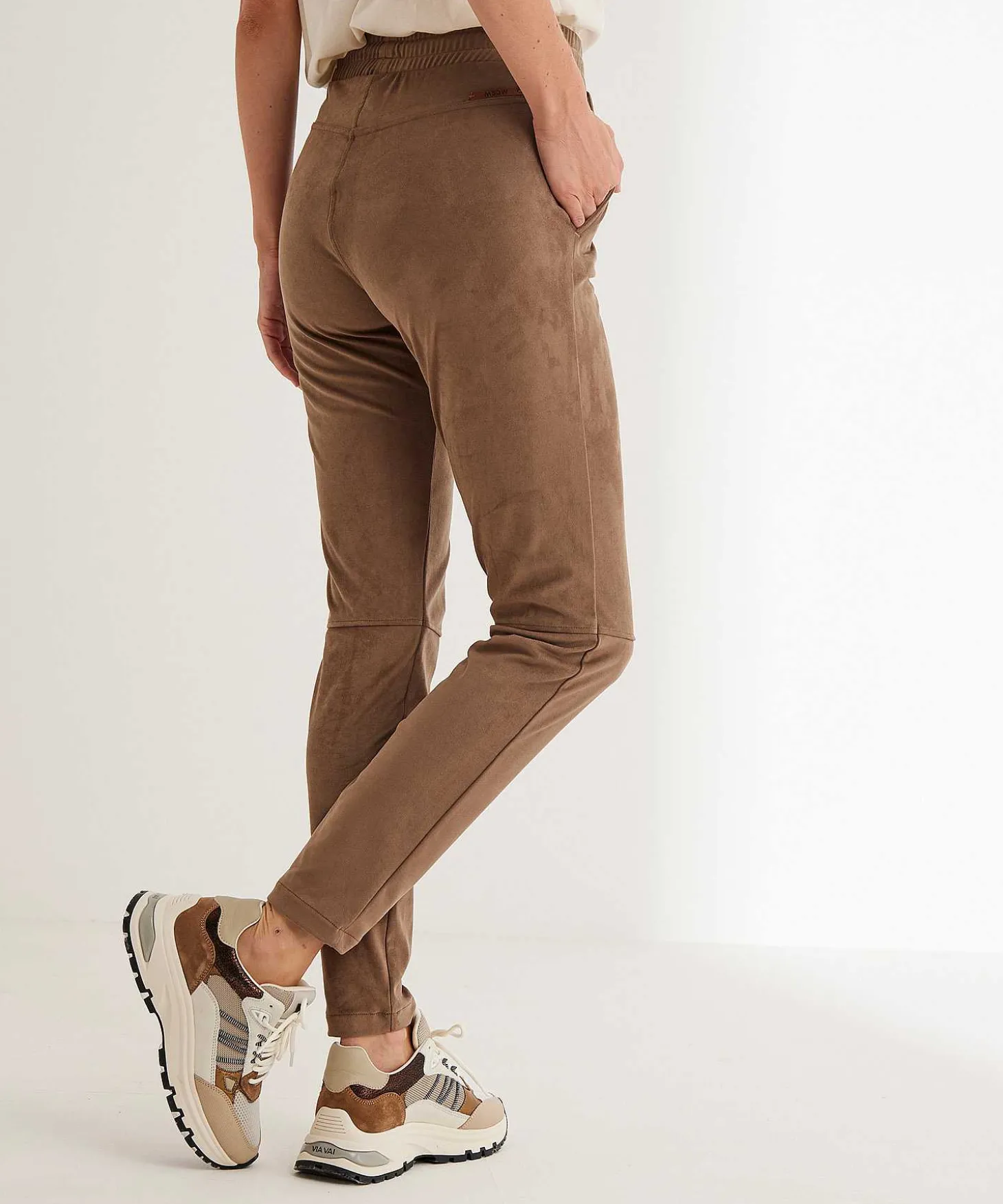 moscow_suedine_jogger_ber_2.webp Suedine Jogger Berlind*Moscow Best