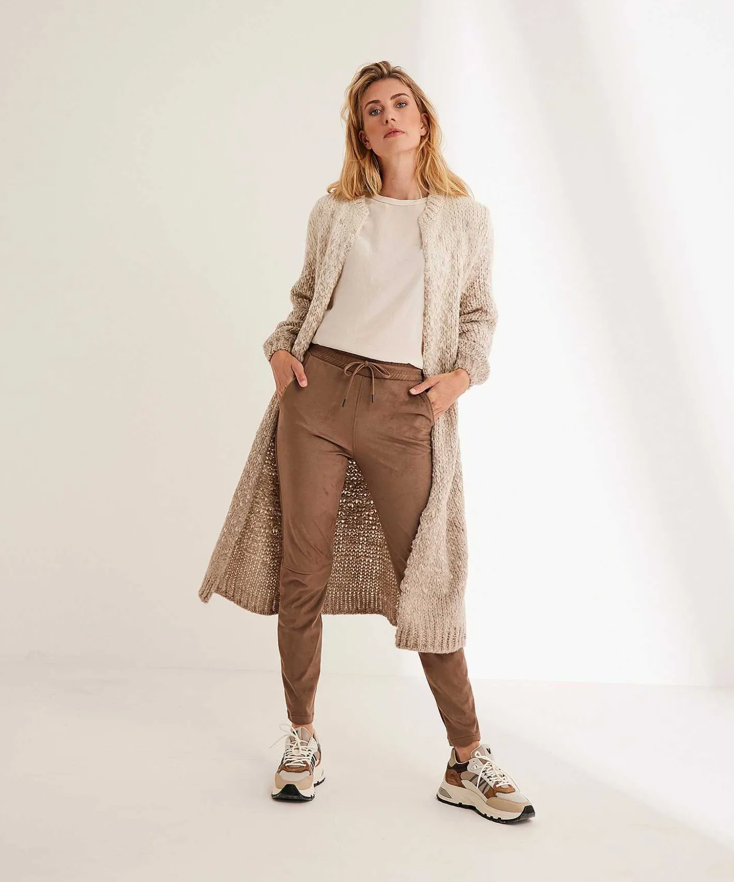 moscow_suedine_jogger_ber_3.webp Suedine Jogger Berlind*Moscow Best
