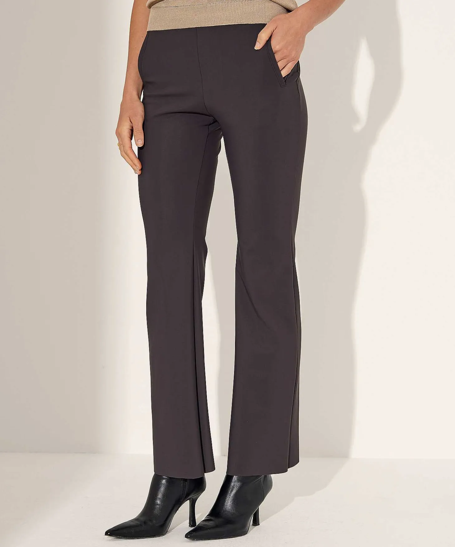 no_mans_land_pants_heavy__0.webp Pants Heavy Travel Flared*No Man's Land Online