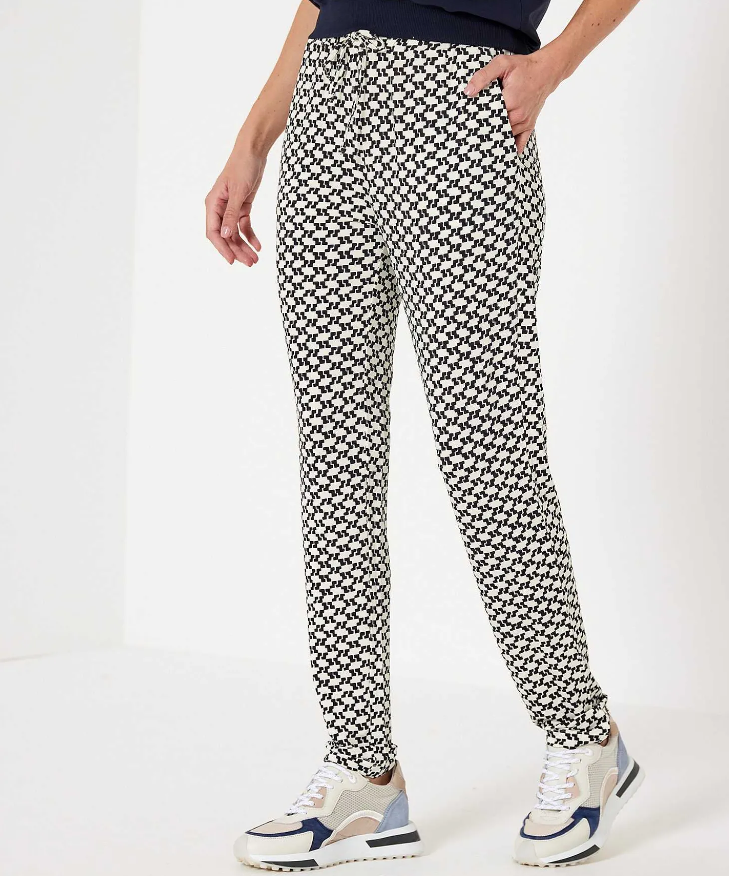 no_mans_land_slinky_pants_0.webp Slinky Pants Graphic Print*No Man's Land Clearance