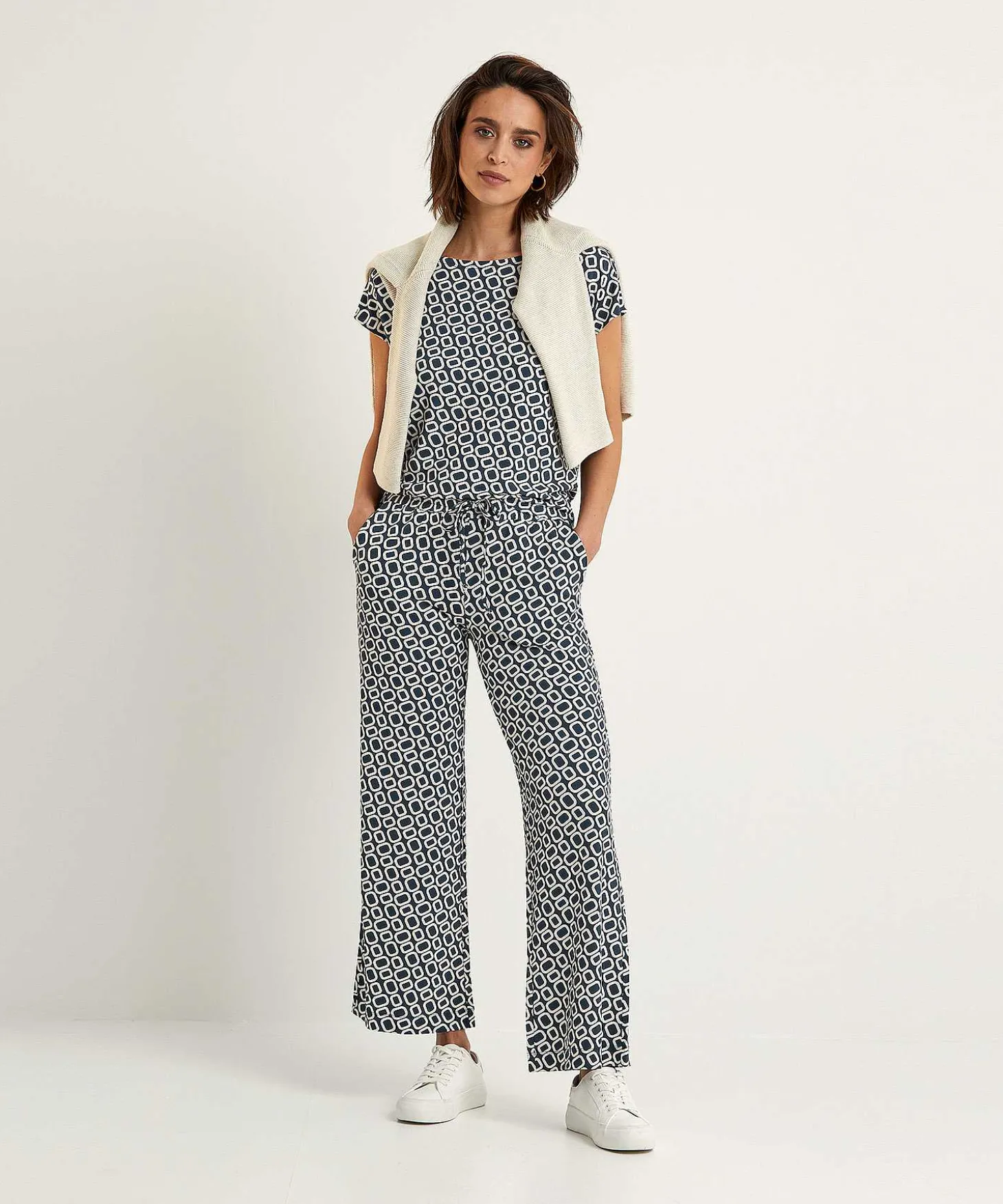 no_mans_land_slinky_shirt_1-1.webp Slinky Shirt Retro Print*No Man's Land Best