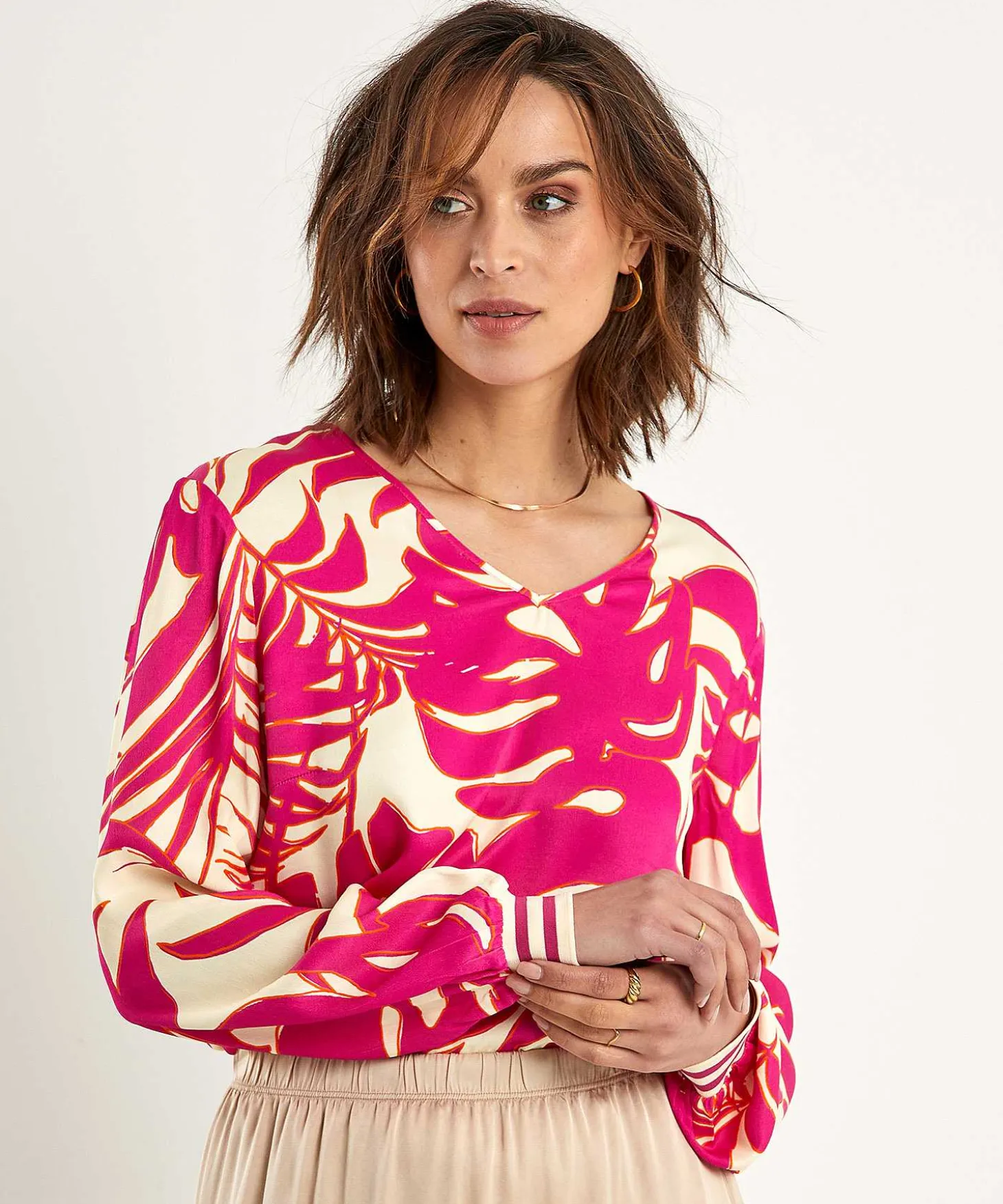 oui_silky_blouse_leaf_pri_1.webp Silky Blouse Leaf Print*OUI Best