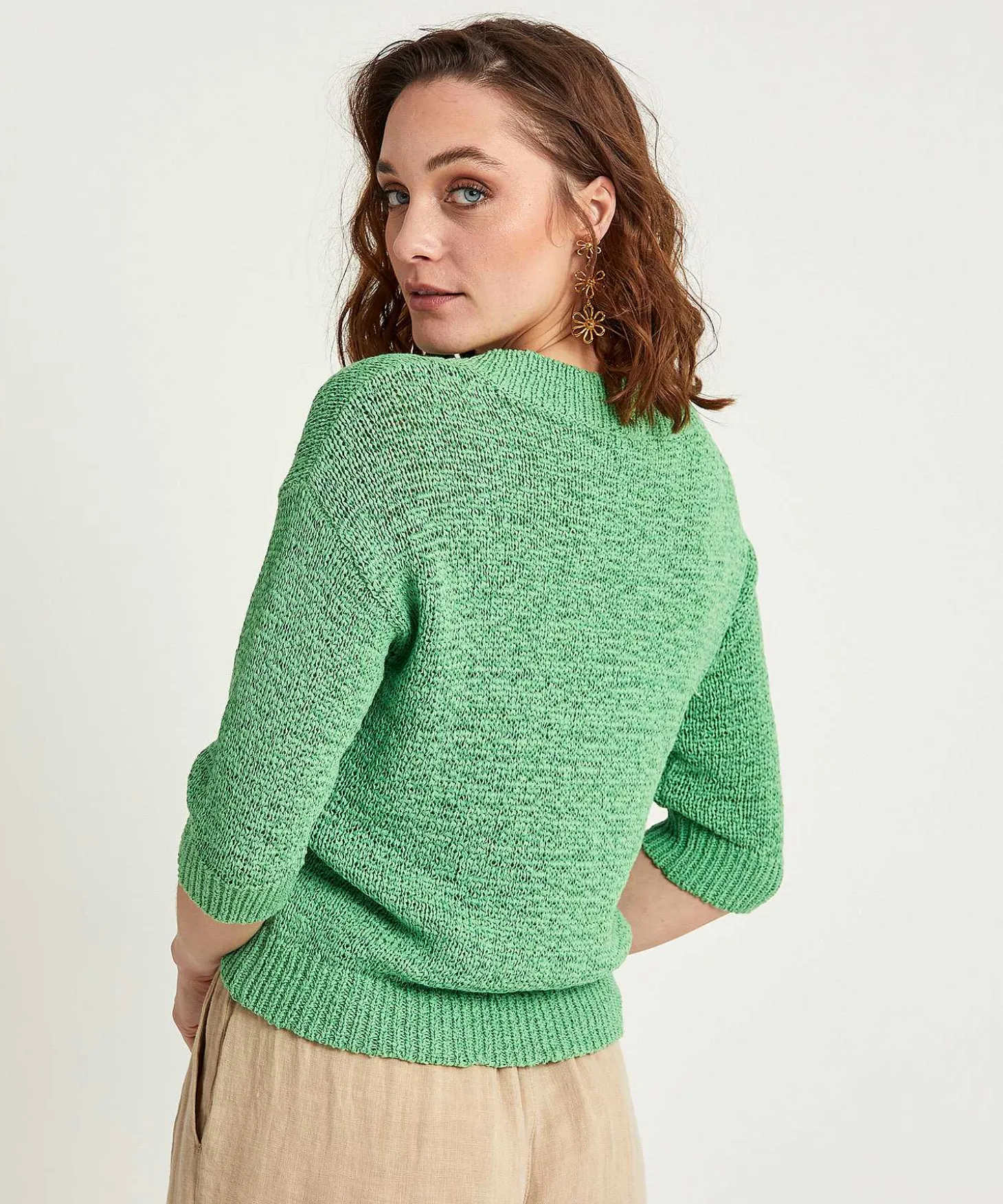 ribbon_yarn_sweater_vnec_1.webp Ribbon Yarn Sweater V-Neck** Store