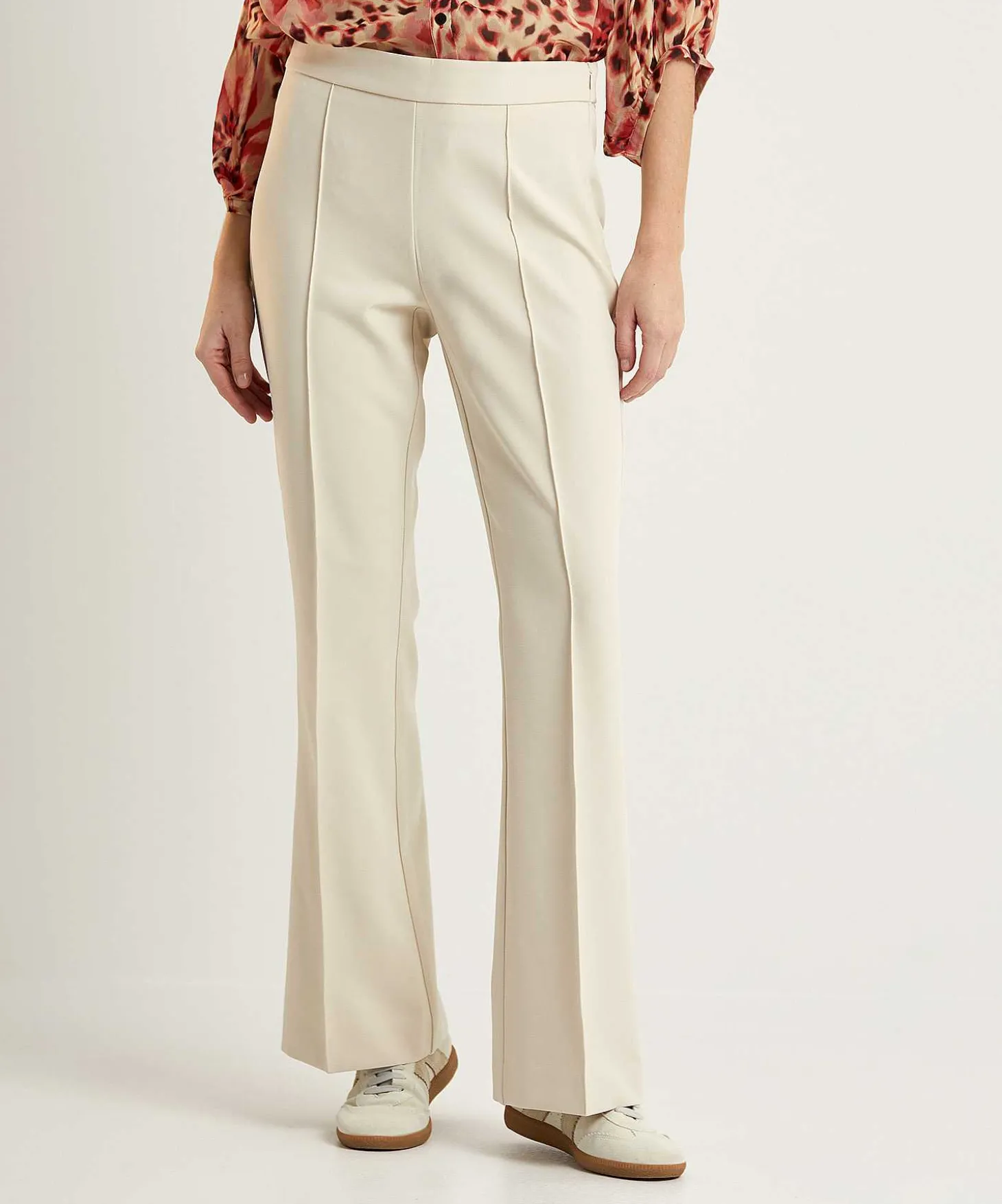 rosner_flared_pants_with__3.webp Flared Pants With Pintucks Audrey 1*Rosner Fashion