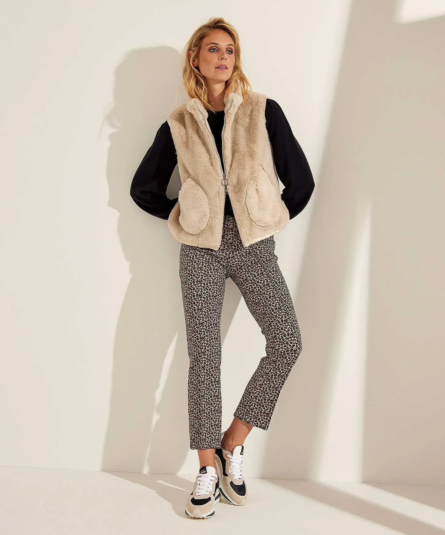 rosner_light_scuba_pants__2.webp Light Scuba Pants Panther Print Alisa*Rosner Hot
