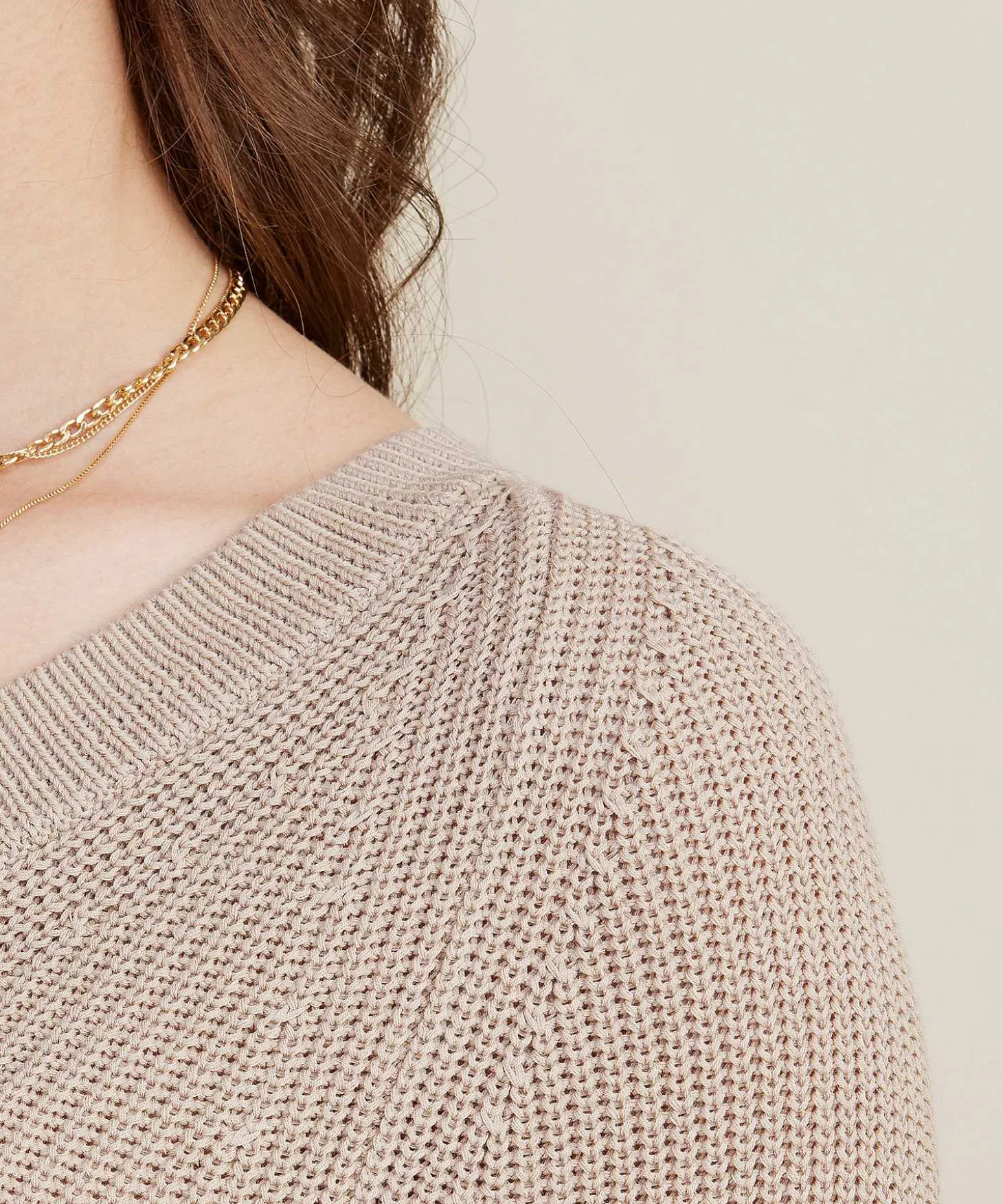 sweater_vneck_1-3.webp Sweater V-Neck** Discount