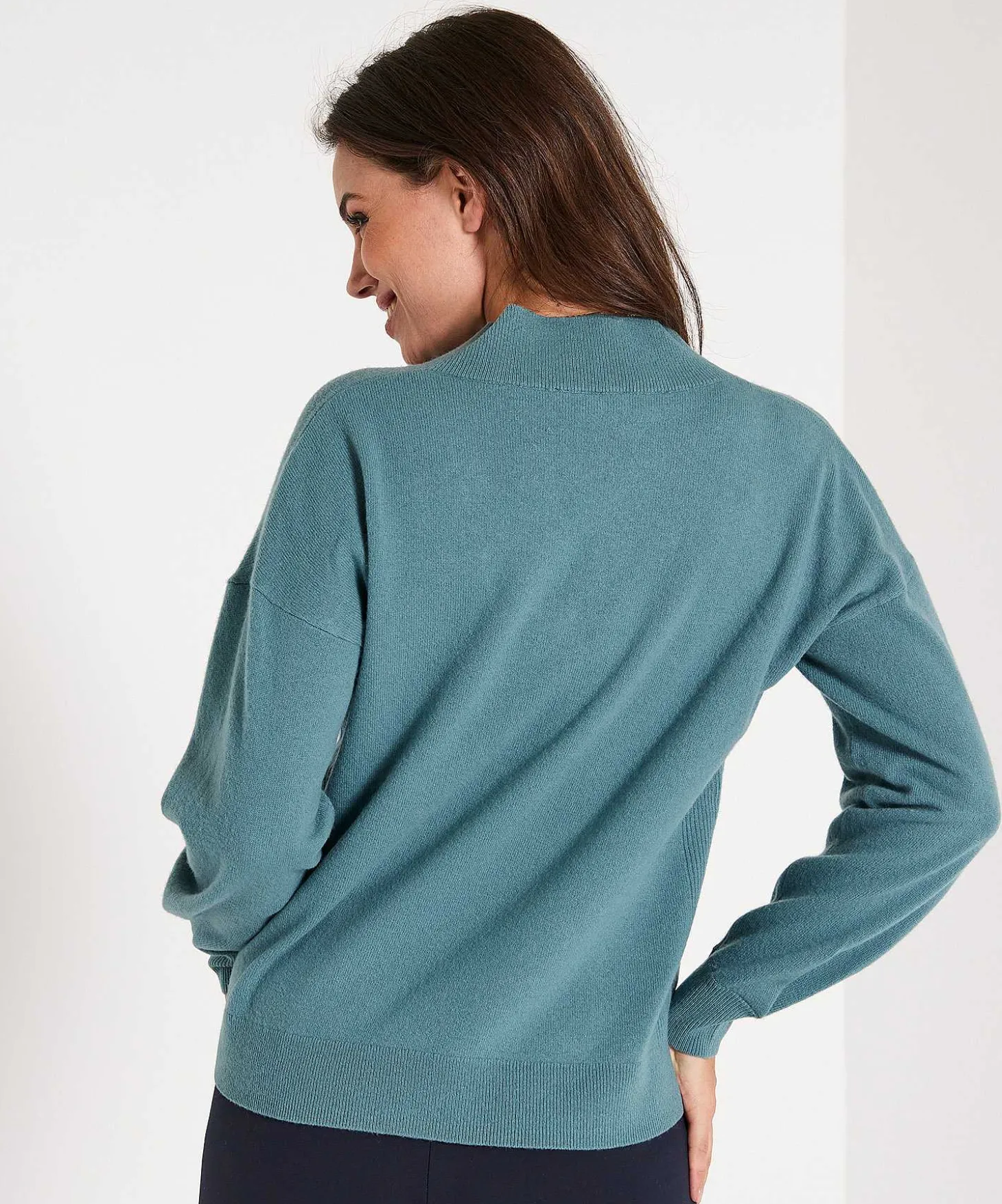 sweater_vneck_wool_1-2.webp Sweater V-Neck Wool** Hot