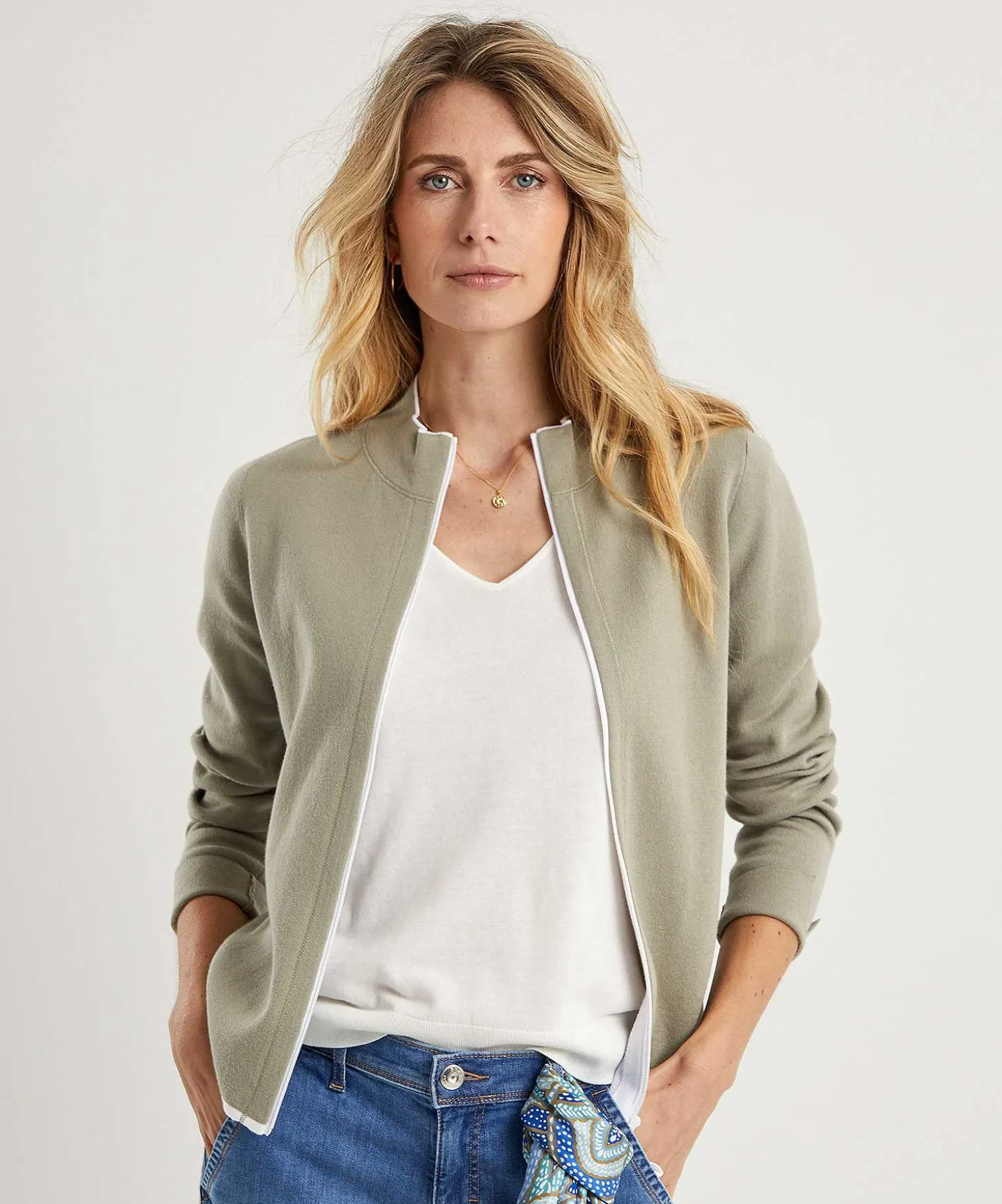 zipper_vest_contrast_pip_3-1.webp Zipper Vest Contrast Piping** Flash Sale